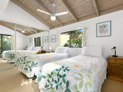 Sunshine Beach Serenity And Pet Friendly ! 9 Seaview Terrace, Sunshine Beach, QLD 4567 - VIC Tourism 3