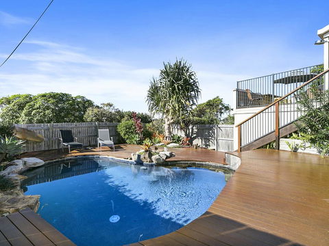 Sunshine Beach Serenity And Pet Friendly ! 9 Seaview Terrace, Sunshine Beach, QLD 4567 - VIC Tourism 1