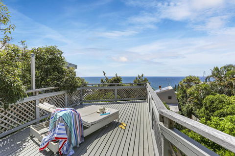 Sunshine Beach Shack - VIC Tourism 0