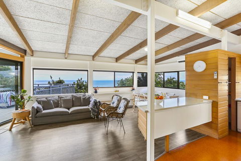 Sunshine Beach Shack - VIC Tourism 3