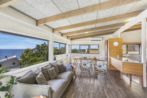 Sunshine Beach Shack - VIC Tourism 1