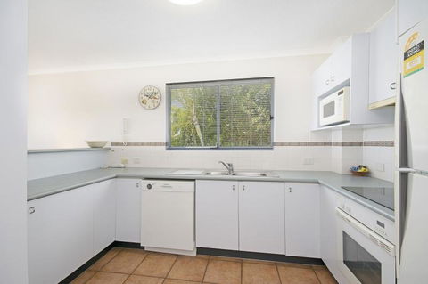Sunshine Cove, Across The Road From The Beach - VIC Tourism 3