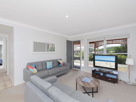 Surf Break - 10A Tuna (Downstairs) - VIC Tourism 1