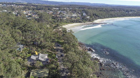 Surfers Ave Retreat Narrawallee - VIC Tourism 0