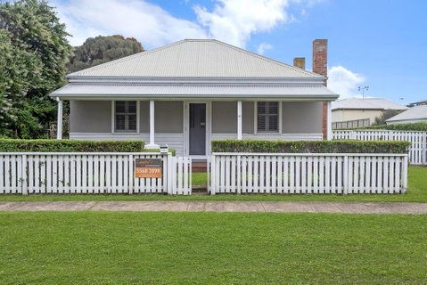Surfs Up - Fresh And Modern East Beach Home - VIC Tourism 0