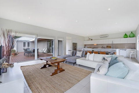 Surfs Up - Fresh And Modern East Beach Home - VIC Tourism 1