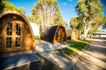 Swan Reach Holiday Park with VIC Tourism