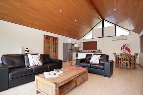 Swanriver Applecross Shortstays - VIC Tourism 1