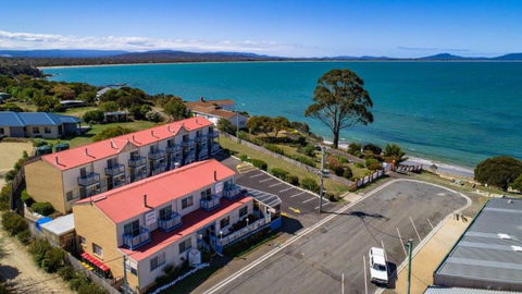 SWANSEA VILLAS - VIC Tourism 0