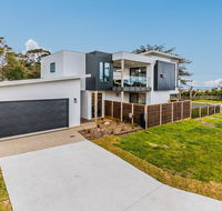 SWEEPING VIEWS - FREE WIFI  NETFLIX - PET FRIENDLY OUTSIDE ONLY - VIC Tourism