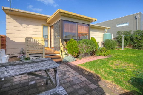 Swimmers Rest - Uninterrupted Panoramic Ocean Views - 1 Bedroom - VIC Tourism 1