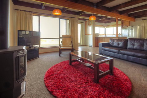 Swimmers Rest - Uninterrupted Panoramic Ocean Views - 1 Bedroom - VIC Tourism 2