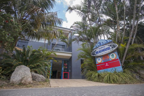 Sydney Beachouse YHA - VIC Tourism 1