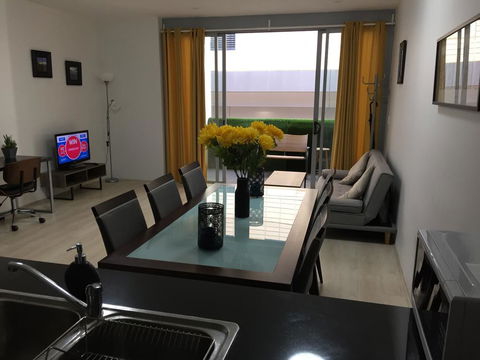 Sydney CBD Family Home - VIC Tourism 3
