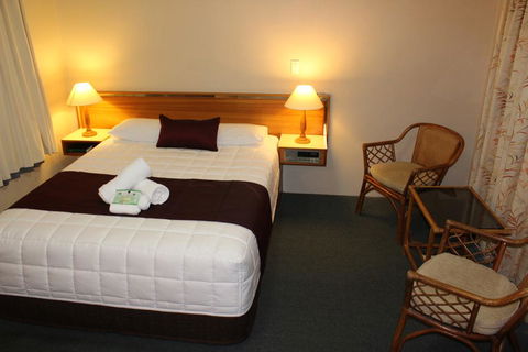 Tabourie Lake Motor Inn - VIC Tourism 2
