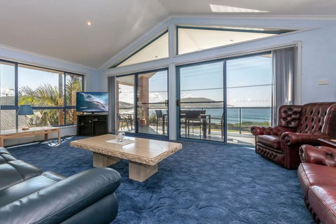 Tah Villa, 1/68 Marine Drive - VIC Tourism 0