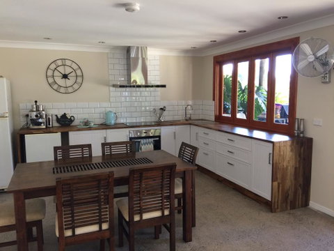 TAKURA HEIGHTS Modern Country Apartment With Pool Access - VIC Tourism 0