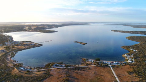 Tall Pines Beach House At Mount Dutton Bay (part Of Coffin Bay Waterways) - VIC Tourism 0