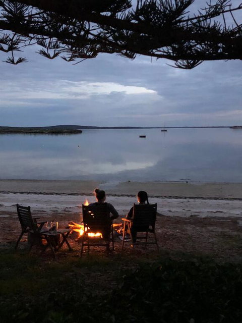 Tall Pines Beach House At Mount Dutton Bay (part Of Coffin Bay Waterways) - VIC Tourism 3