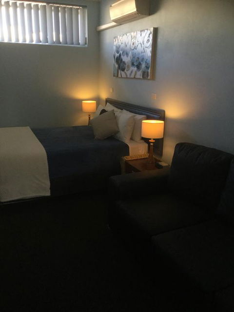Tall Timbers Motel - VIC Tourism 0