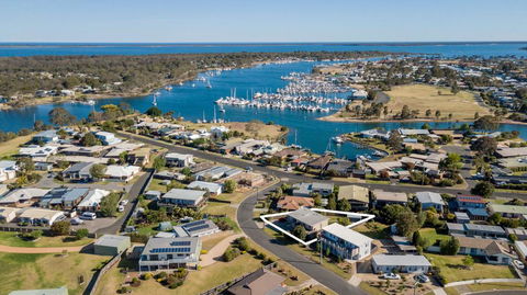Tanjil - A Stroll From The Water In Paynesville - VIC Tourism 0