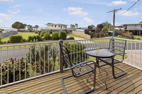 Tanjil - A Stroll From The Water In Paynesville - VIC Tourism 1