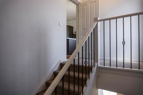 Tasha's Apartments On Kerry - VIC Tourism 3
