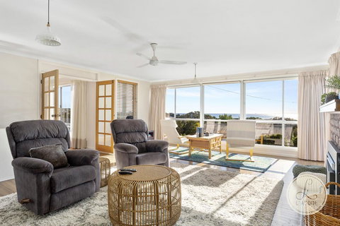 TASSIE SEASIDE SERENITY - L'Abode Accommodation - VIC Tourism 0