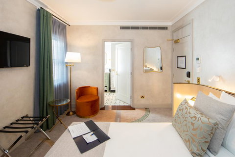 Tattersalls Hotel - VIC Tourism 1