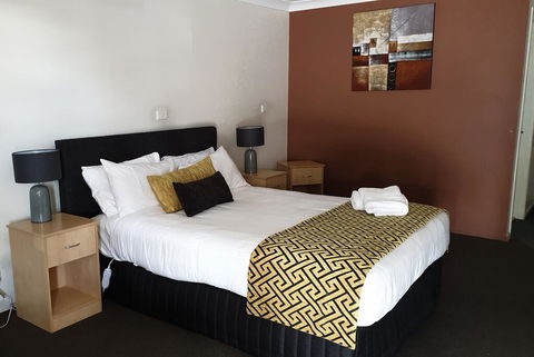 Tenterfield Tavern And Motor Inn - VIC Tourism 0