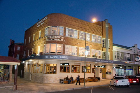 The Alpine Hotel - VIC Tourism 0