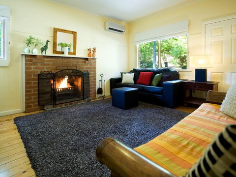 The Apple Tree - VIC Tourism 3