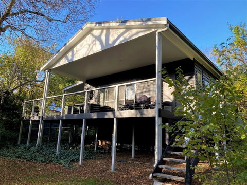 The Apple Tree - VIC Tourism 1