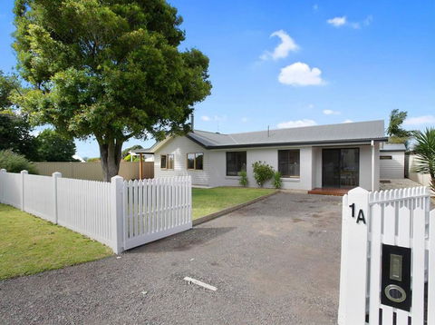 THE ASHMAN HOUSE - Modern And Close To Town - VIC Tourism 0