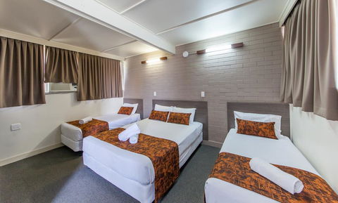 The Australian Hotel Murgon - VIC Tourism 1