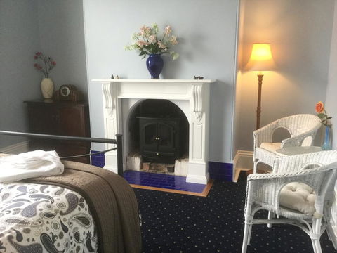 The Bank Guesthouse Glen Innes - VIC Tourism 2
