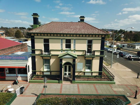 The Bank Guesthouse Glen Innes - VIC Tourism 0