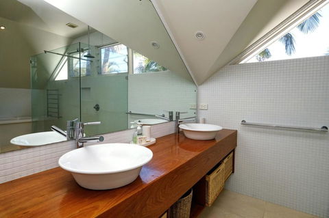 THE BEACH HOUSE - VIC Tourism 0