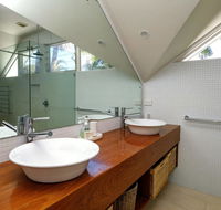 THE BEACH HOUSE - VIC Tourism