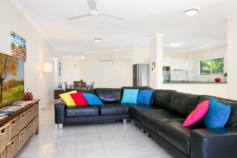 The Beach House 3BR Waterfront Apartment, Own WIFI - VIC Tourism 3