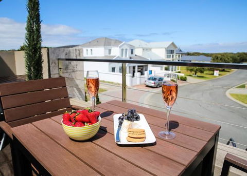 The Beach House At Bayside - VIC Tourism 0
