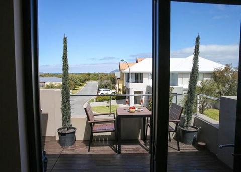 The Beach House At Bayside - VIC Tourism 1