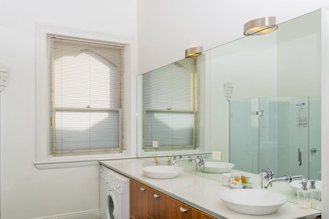 Roxburgh House Apartments - VIC Tourism 3