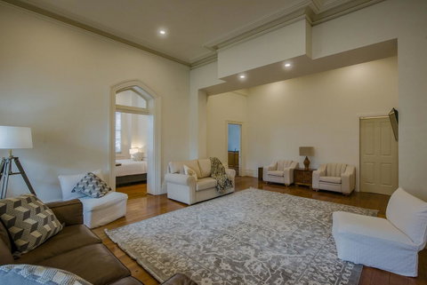 Roxburgh House Apartments - VIC Tourism 14