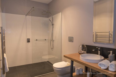 Roxburgh House Apartments - VIC Tourism 1