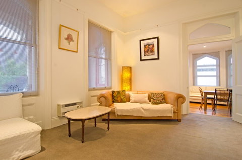 Roxburgh House Apartments - VIC Tourism 24