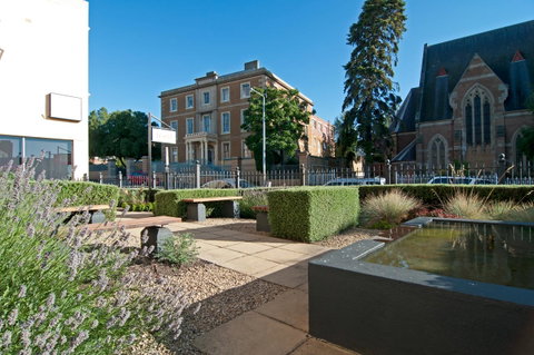Roxburgh House Apartments - VIC Tourism 31