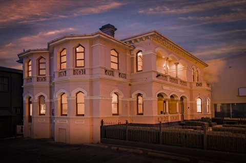 Roxburgh House Apartments - VIC Tourism 9