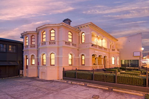 Roxburgh House Apartments - VIC Tourism 10