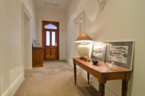 Roxburgh House Apartments - VIC Tourism 16